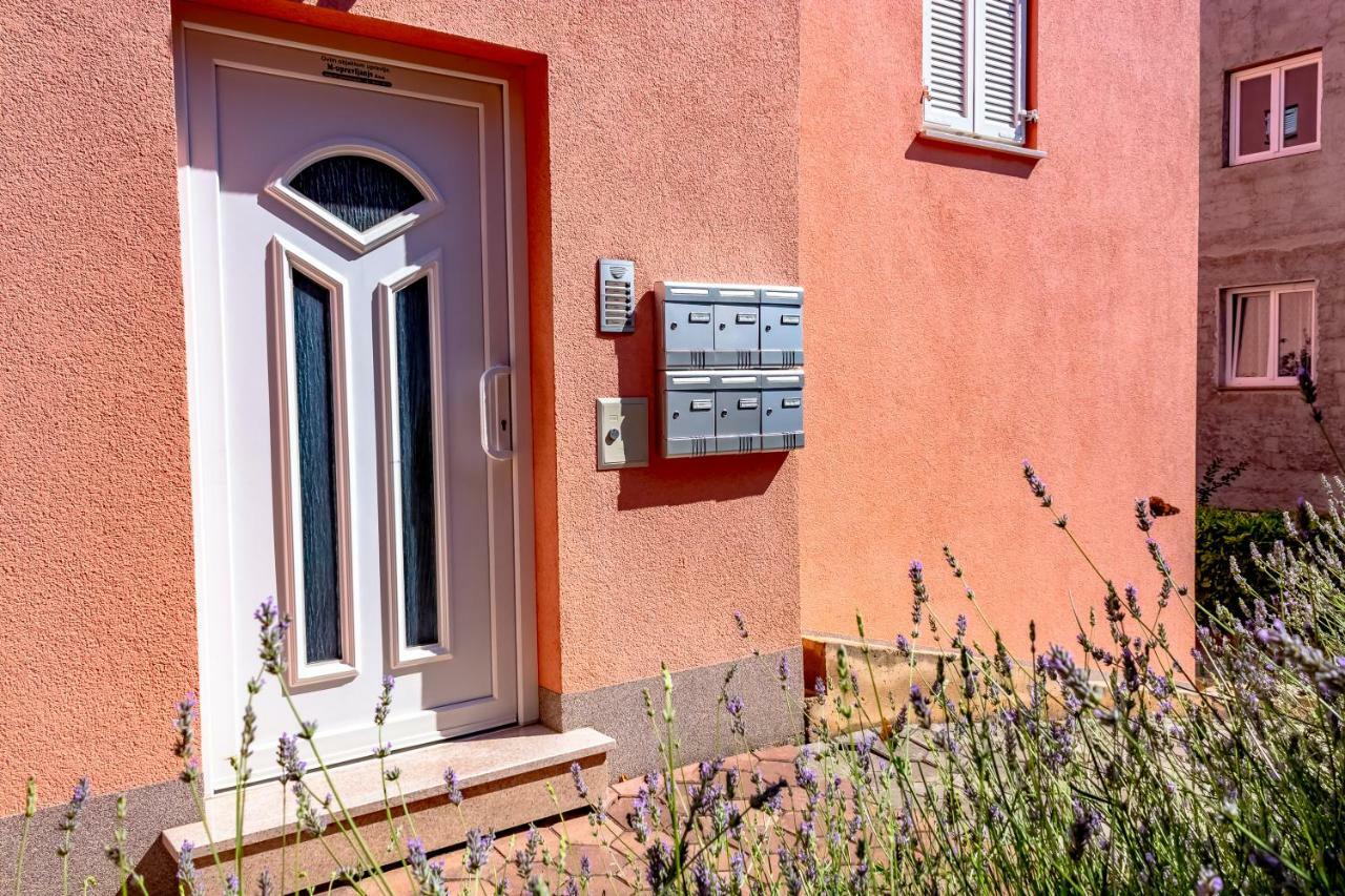 Abby Apartman Kornić Kültér fotó