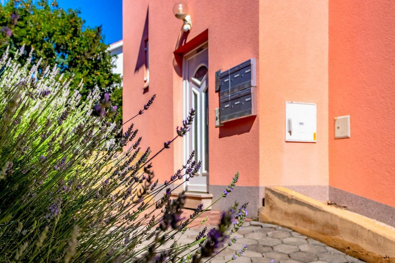 Abby Apartman Kornić Kültér fotó